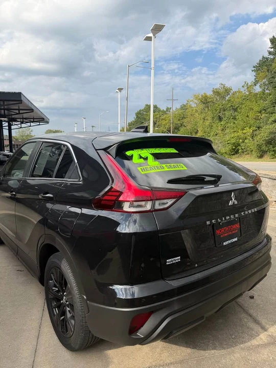 2022 Mitsubishi Eclipse Cross - Image 2 of 12