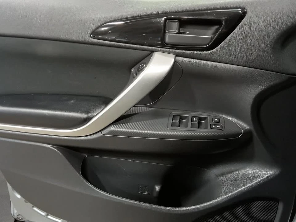 2022 Mitsubishi Eclipse Cross - Image 12 of 19
