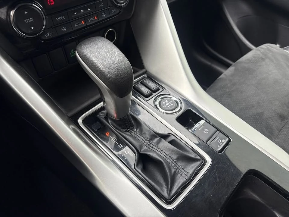 2022 Mitsubishi Eclipse Cross - Image 9 of 19