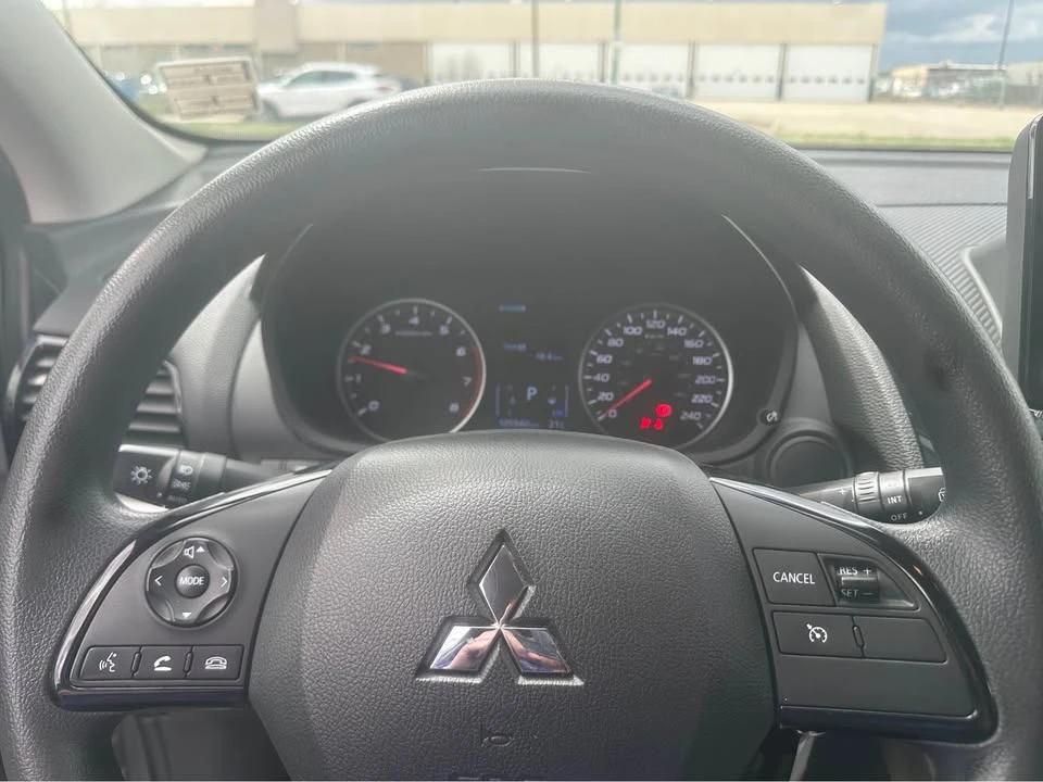 2022 Mitsubishi Eclipse Cross - Image 8 of 16