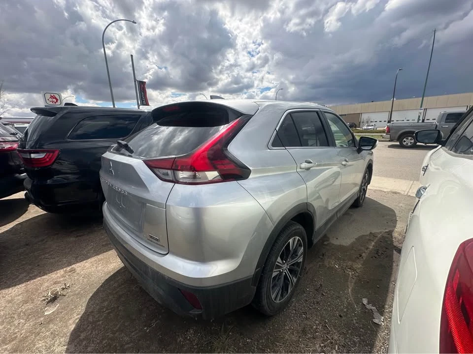 2022 Mitsubishi Eclipse Cross - Image 3 of 16