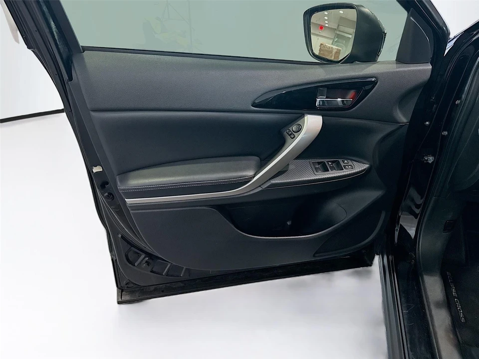 2022 Mitsubishi Eclipse Cross - Image 9 of 16