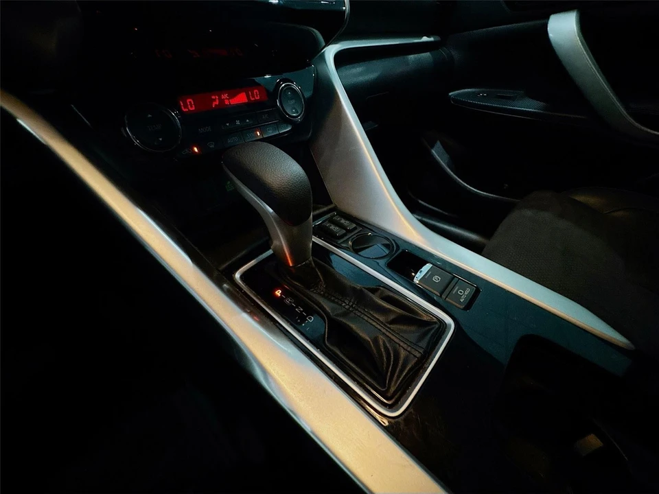 2022 Mitsubishi Eclipse Cross - Image 15 of 21