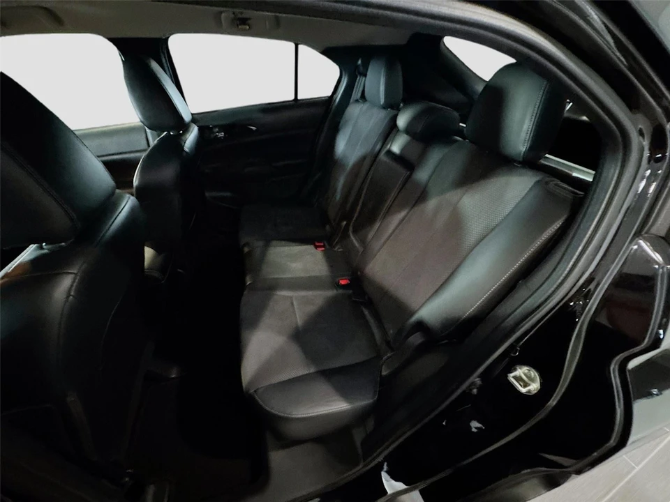 2022 Mitsubishi Eclipse Cross - Image 18 of 21