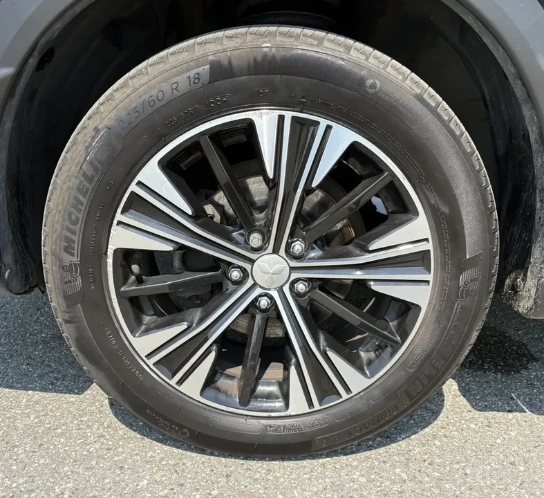 2022 Mitsubishi Eclipse Cross - Image 8 of 19