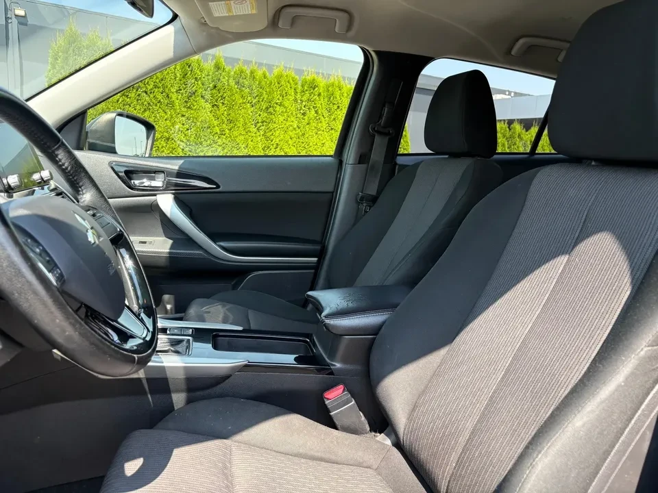 2022 Mitsubishi Eclipse Cross - Image 9 of 19