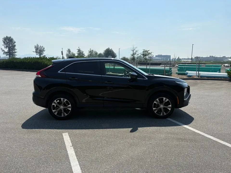 2022 Mitsubishi Eclipse Cross - Image 2 of 19