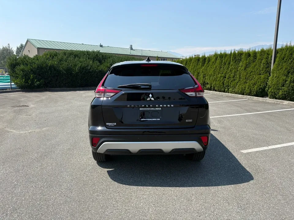 2022 Mitsubishi Eclipse Cross - Image 4 of 19