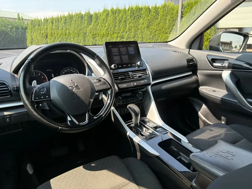 2022 Mitsubishi Eclipse Cross - Image 10 of 19