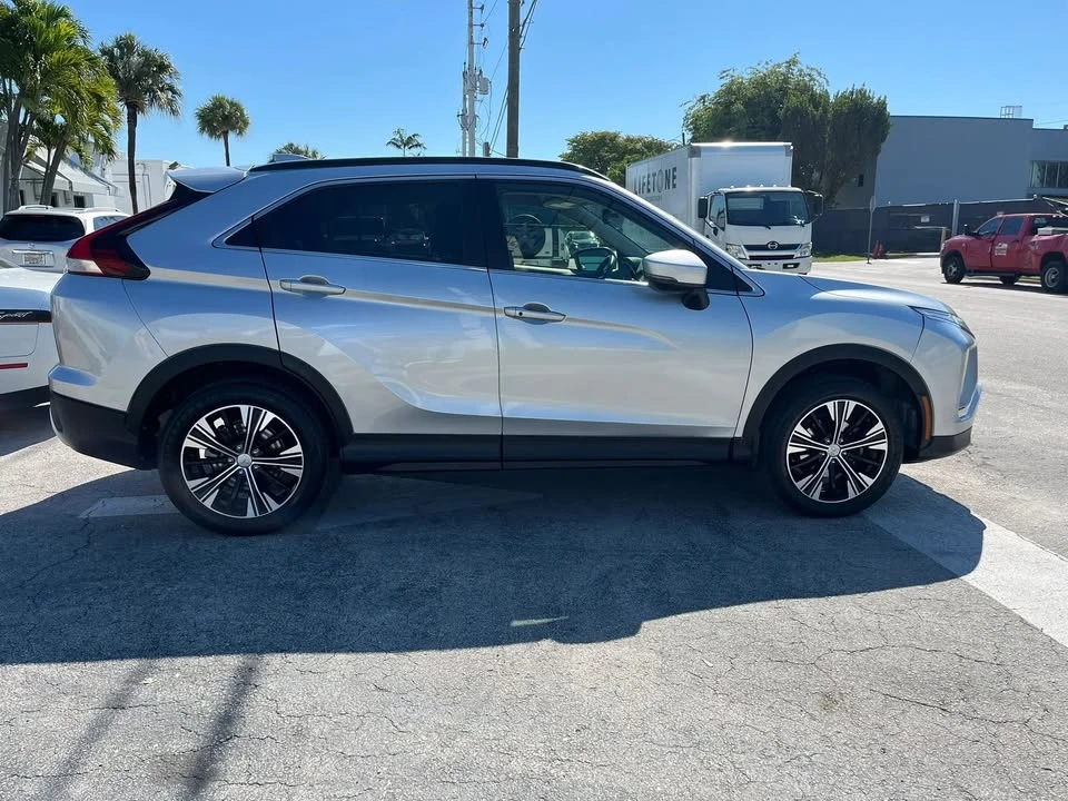 2022 Mitsubishi Eclipse Cross - Image 4 of 15