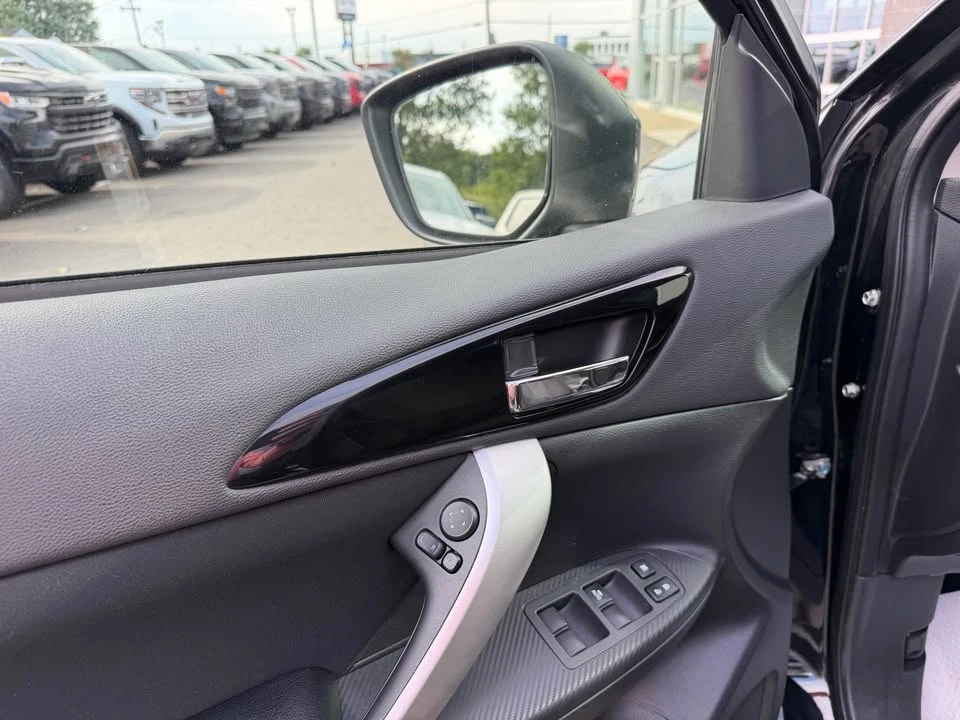 2022 Mitsubishi Eclipse Cross - Image 9 of 20