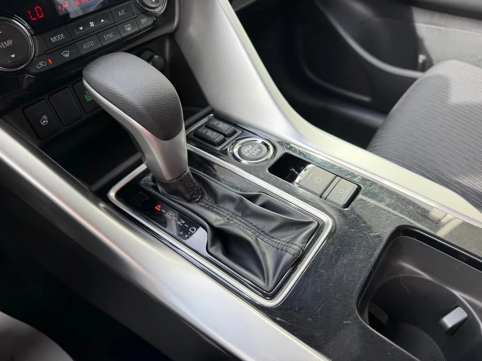 2022 Mitsubishi Eclipse Cross - Image 15 of 20
