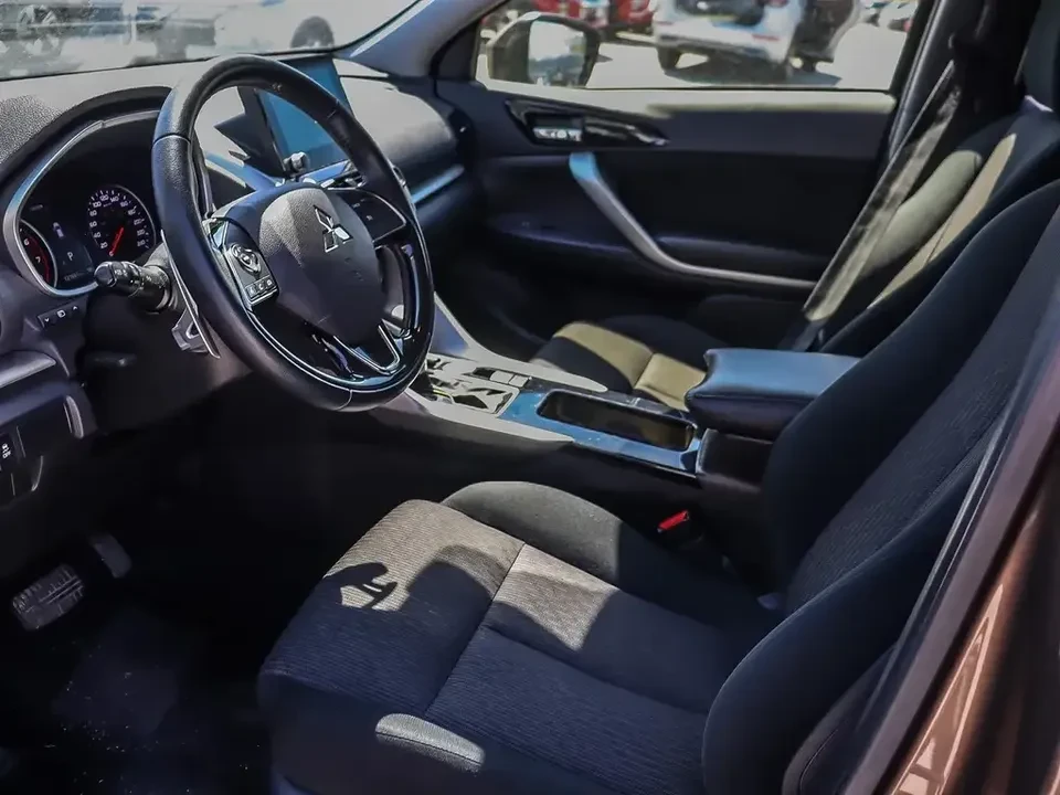 2022 Mitsubishi Eclipse Cross - Image 8 of 11