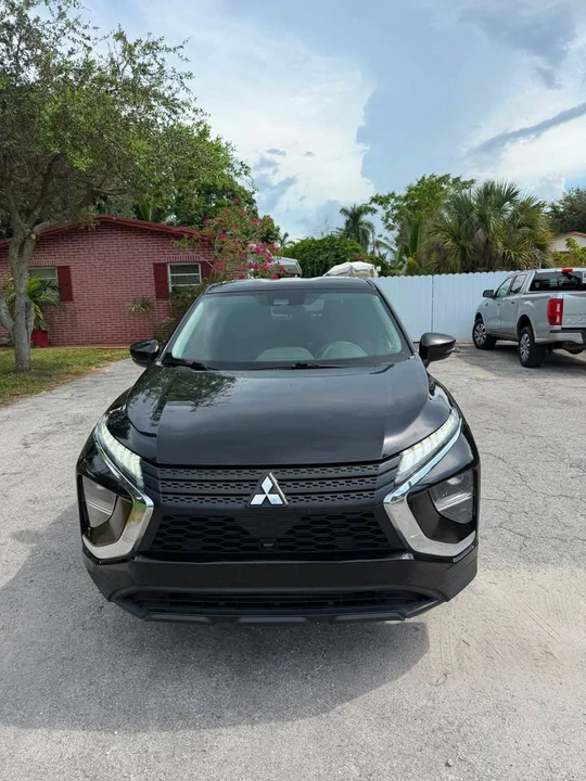 2022 Mitsubishi Eclipse Cross - Image 2 of 15