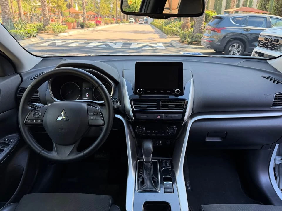 2022 Mitsubishi Eclipse Cross - Image 8 of 19