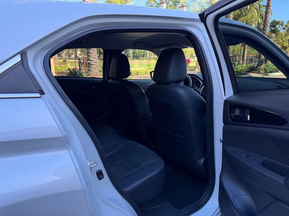 2022 Mitsubishi Eclipse Cross - Image 9 of 19