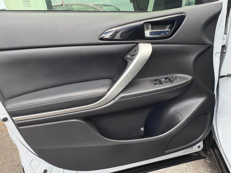 2022 Mitsubishi Eclipse Cross - Image 11 of 20