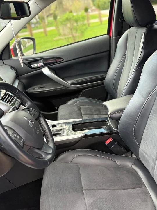 2022 Mitsubishi Eclipse Cross - Image 10 of 16