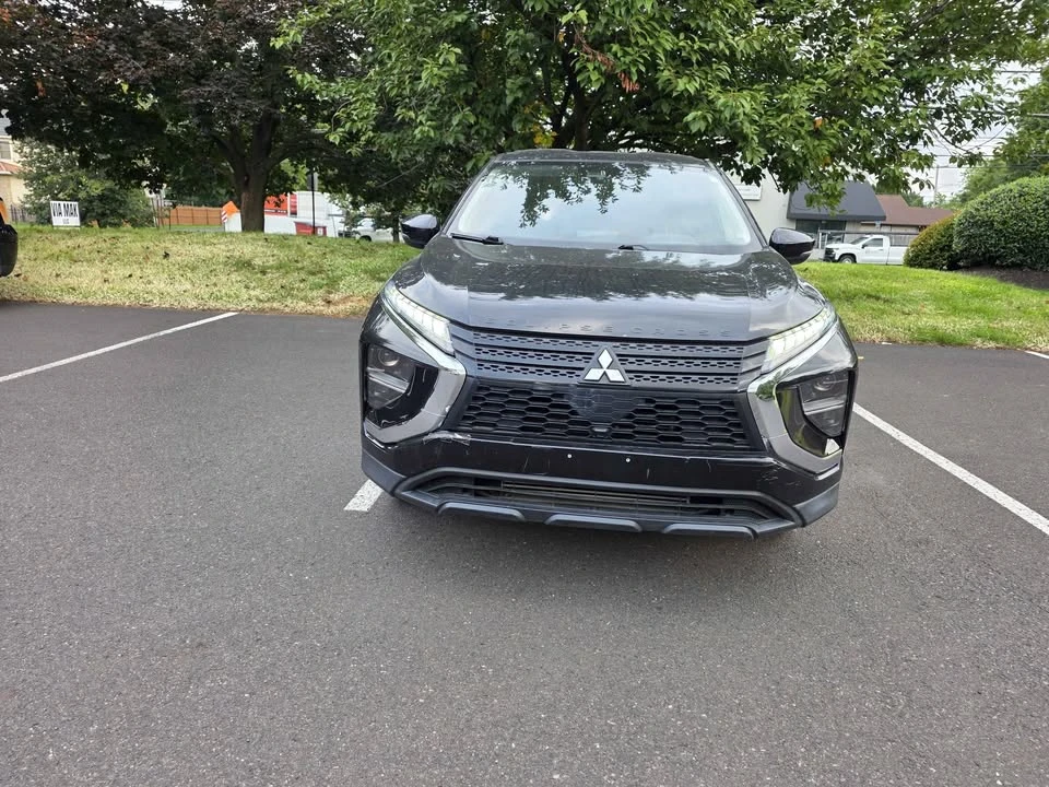 2022 Mitsubishi Eclipse Cross - Image 2 of 12