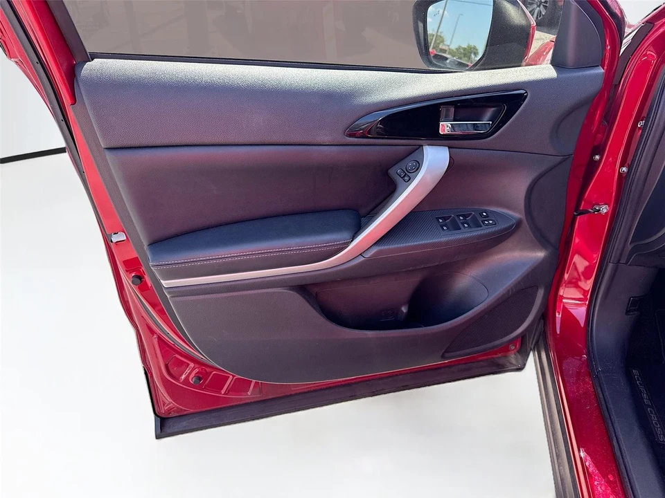 2022 Mitsubishi Eclipse Cross - Image 9 of 16