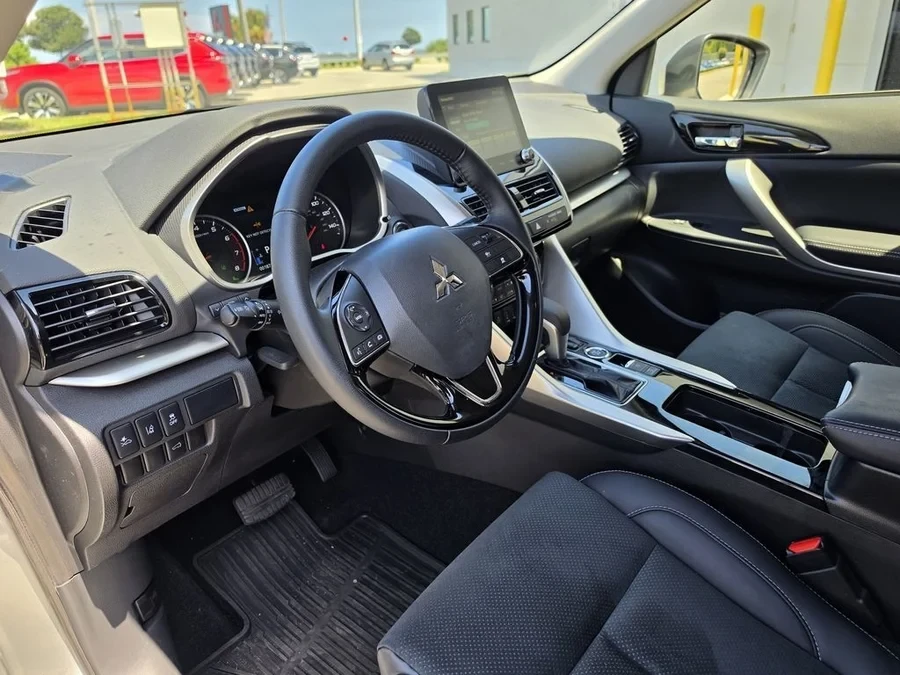 2022 Mitsubishi Eclipse Cross - Image 7 of 19