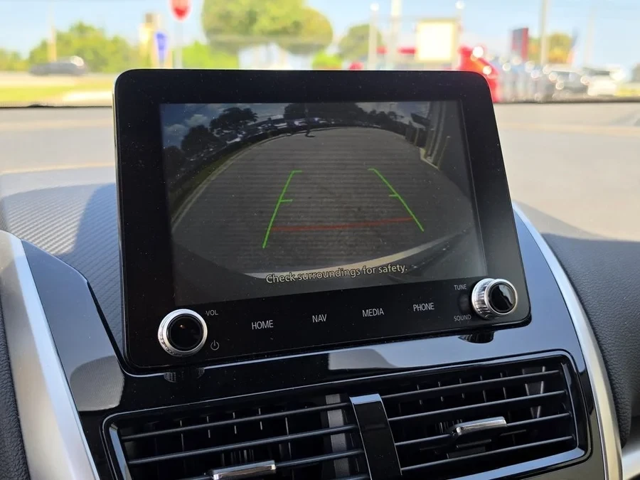 2022 Mitsubishi Eclipse Cross - Image 16 of 19