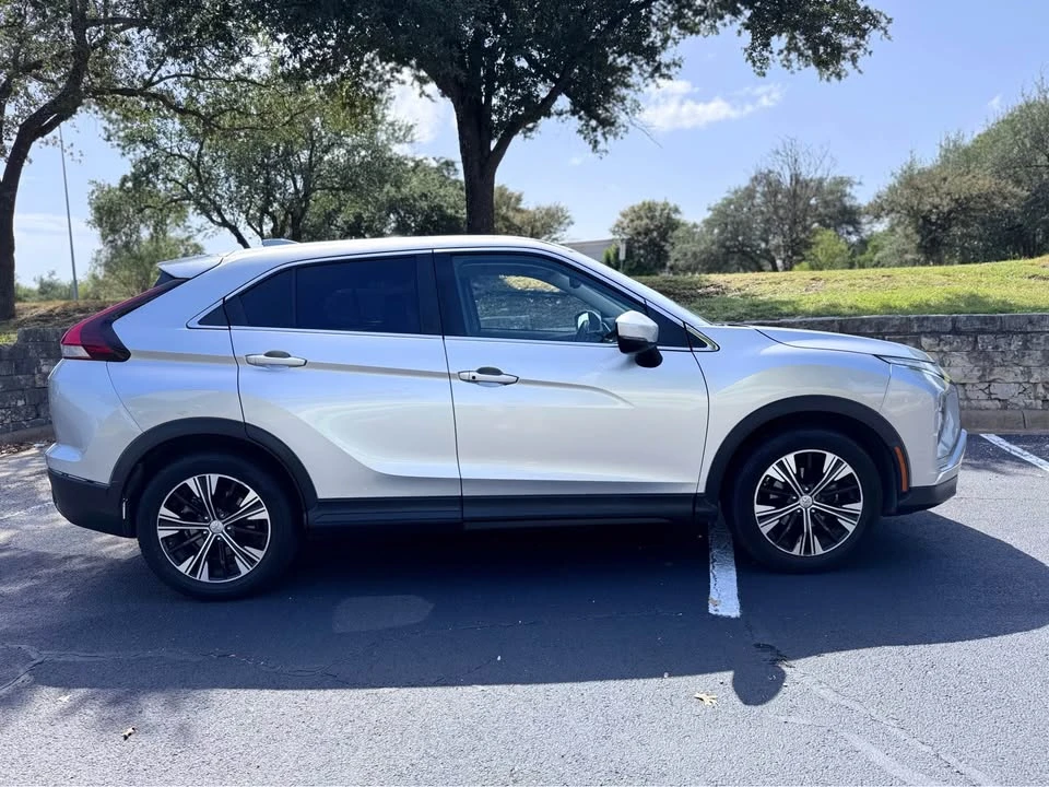 2022 Mitsubishi Eclipse Cross - Image 2 of 15