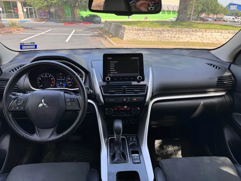 2022 Mitsubishi Eclipse Cross - Image 9 of 15