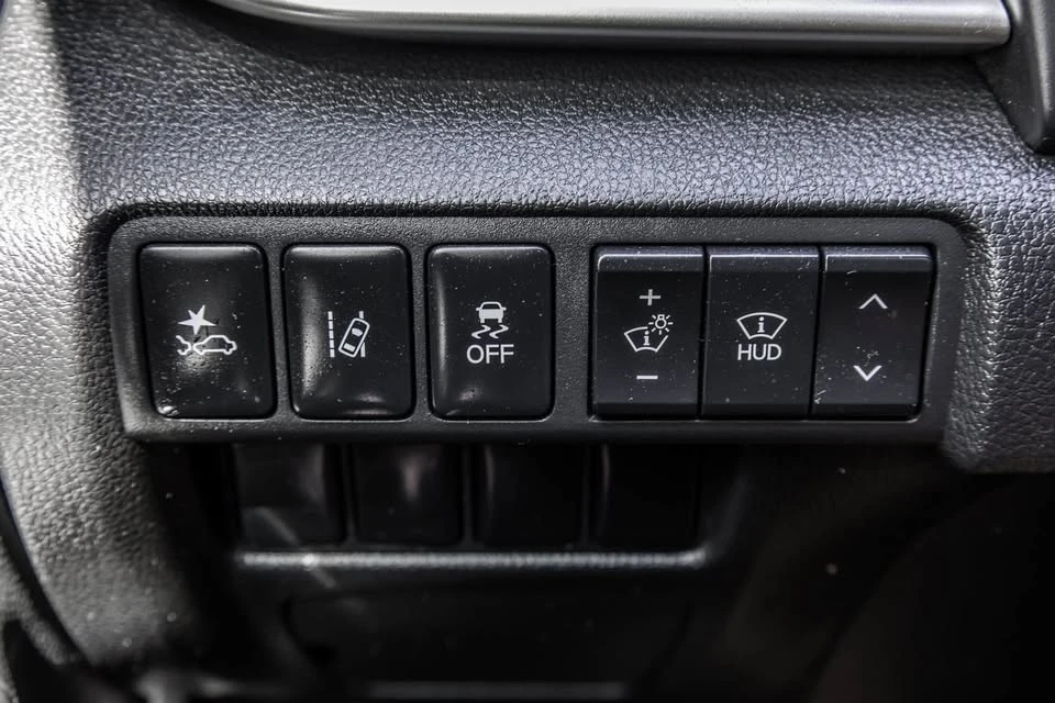 2022 Mitsubishi Eclipse Cross - Image 18 of 20