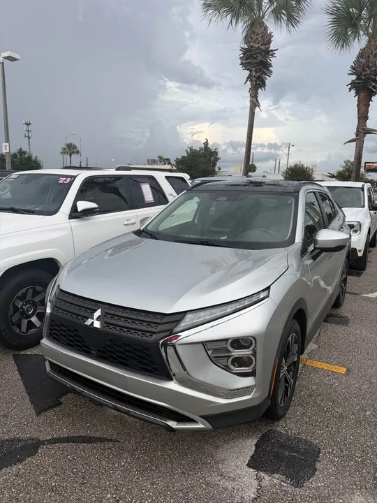 2022 Mitsubishi Eclipse Cross - Image 2 of 10