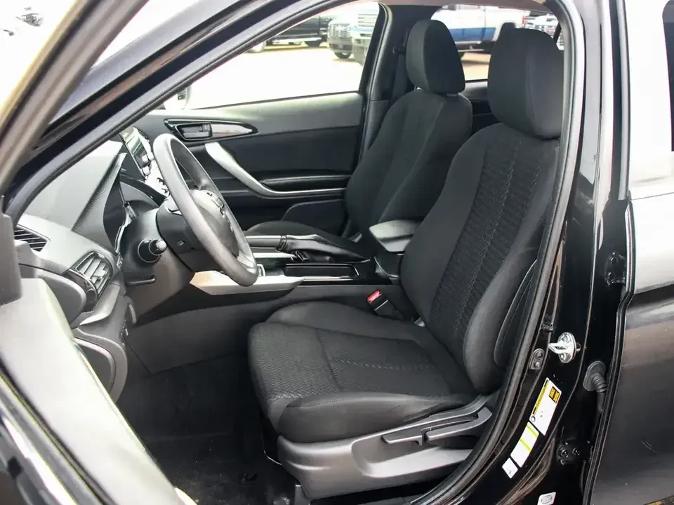 2022 Mitsubishi Eclipse Cross - Image 2 of 8
