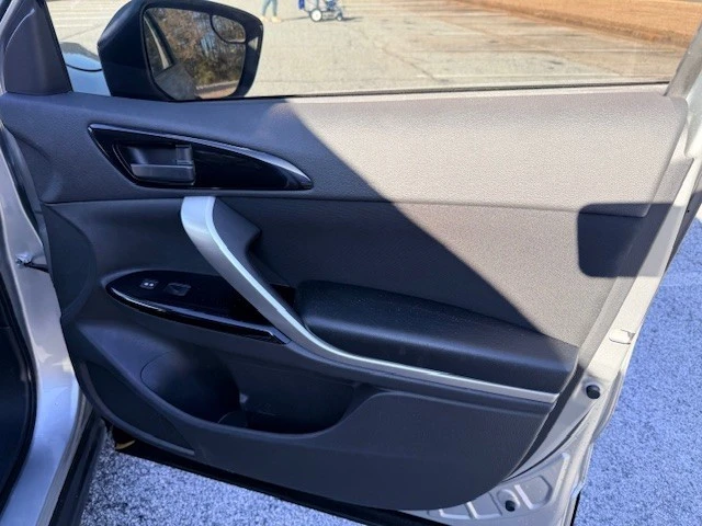 2022 Mitsubishi Eclipse Cross - Image 2 of 19