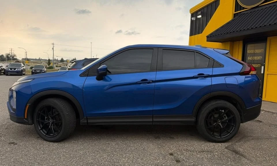 2022 Mitsubishi Eclipse Cross - Image 2 of 15