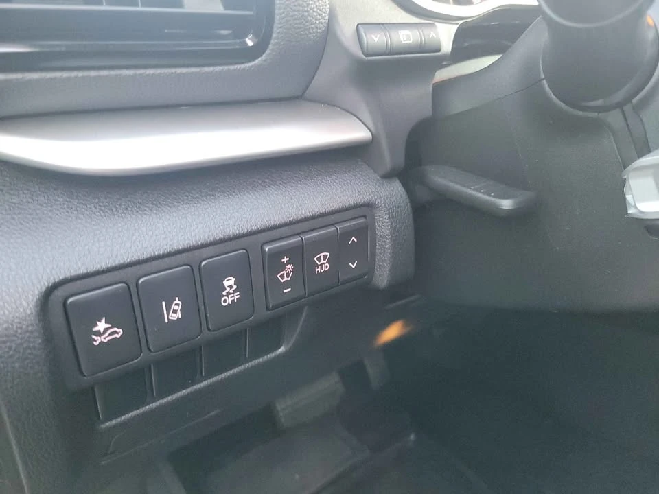 2022 Mitsubishi Eclipse Cross - Image 11 of 16