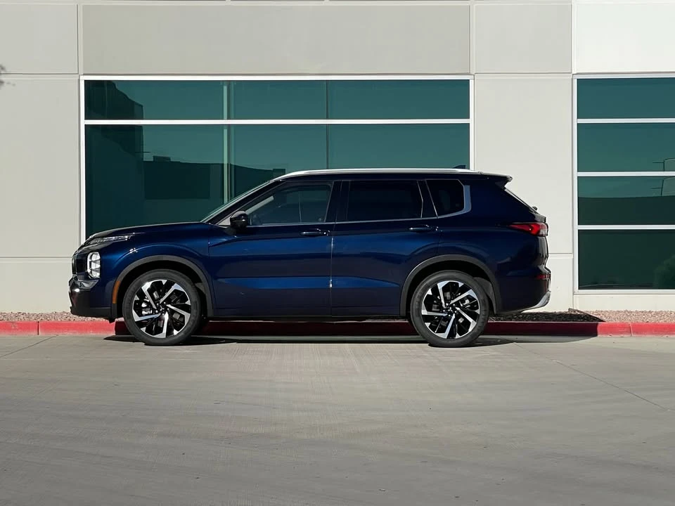 2022 Mitsubishi Outlander - Image 6 of 20