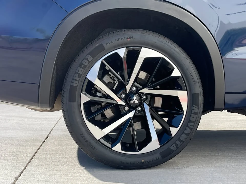 2022 Mitsubishi Outlander - Image 11 of 20