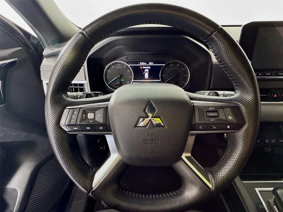 2022 Mitsubishi Outlander - Image 8 of 14
