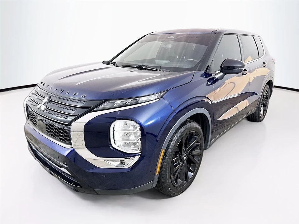 2022 Mitsubishi Outlander - Image 3 of 14