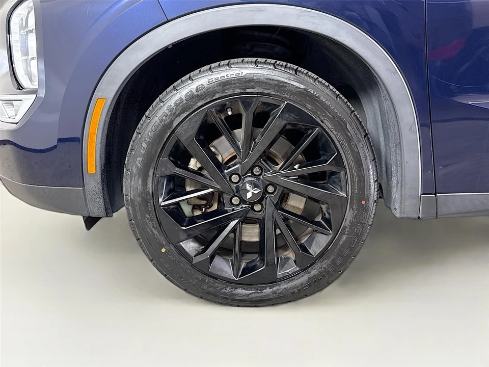 2022 Mitsubishi Outlander - Image 12 of 13