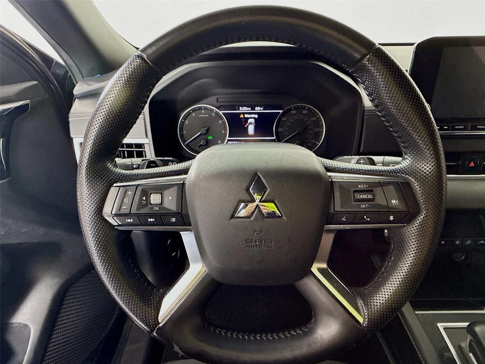 2022 Mitsubishi Outlander - Image 8 of 13