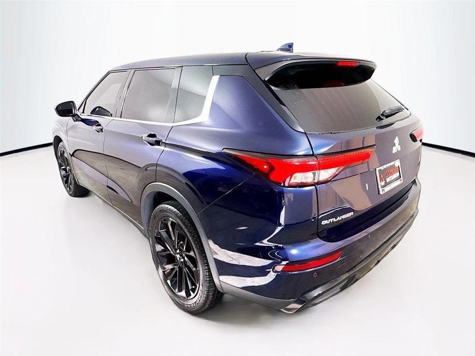 2022 Mitsubishi Outlander - Image 5 of 14
