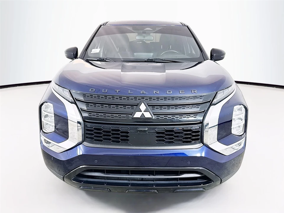 2022 Mitsubishi Outlander - Image 2 of 13
