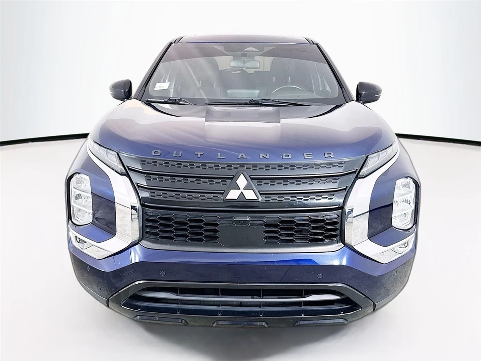 2022 Mitsubishi Outlander - Image 2 of 14