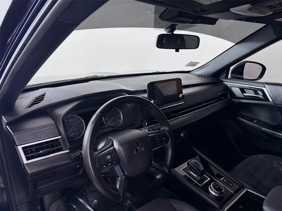 2022 Mitsubishi Outlander - Image 9 of 21
