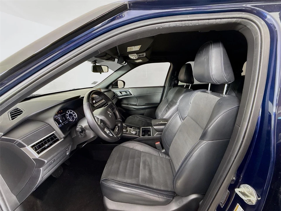 2022 Mitsubishi Outlander - Image 11 of 13