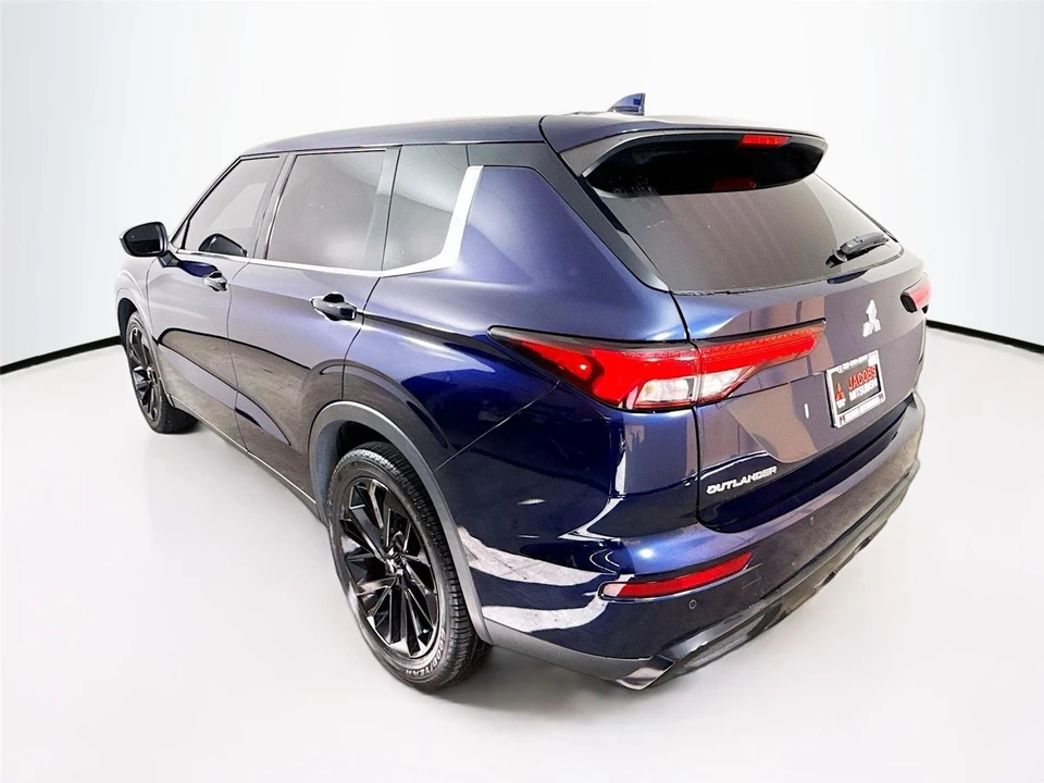 2022 Mitsubishi Outlander - Image 5 of 13