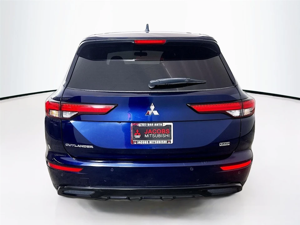 2022 Mitsubishi Outlander - Image 6 of 21
