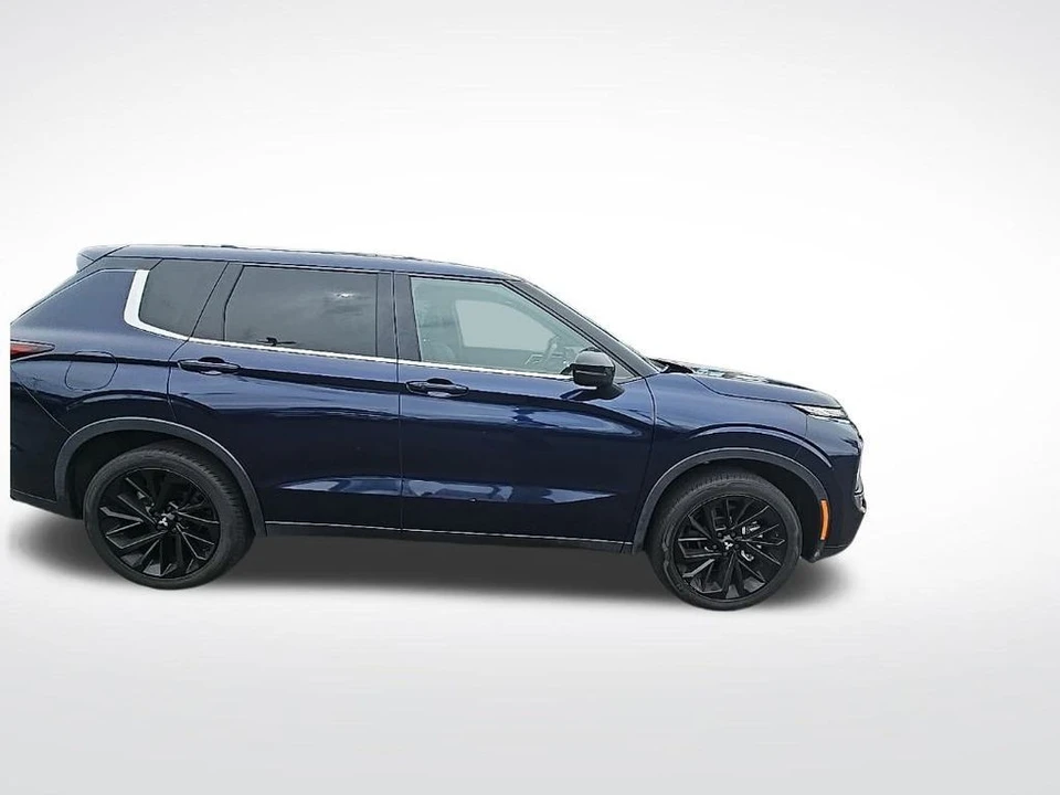 2022 Mitsubishi Outlander - Image 5 of 12