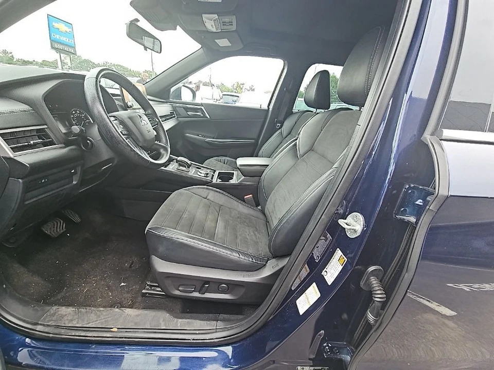 2022 Mitsubishi Outlander - Image 9 of 12