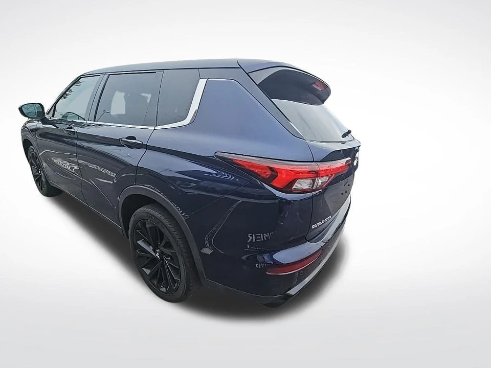 2022 Mitsubishi Outlander - Image 8 of 12